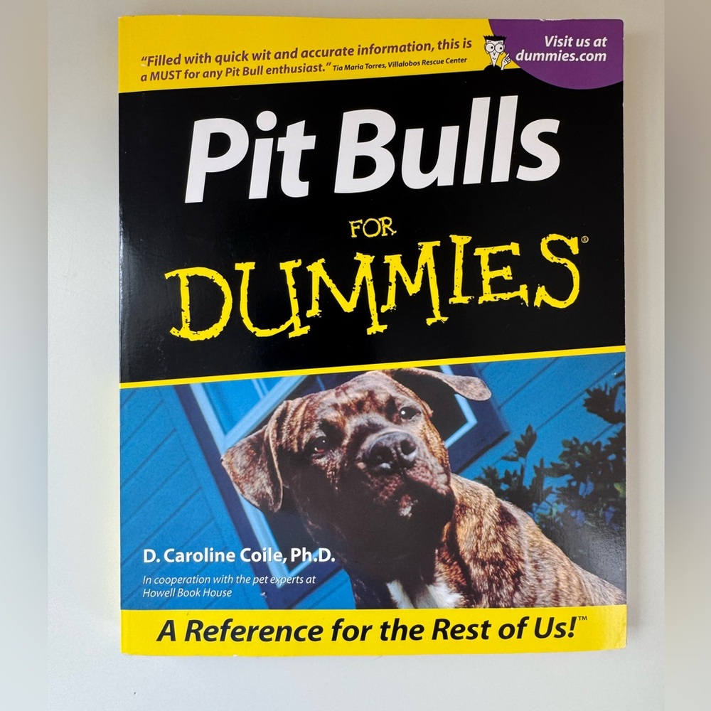 Pitbulls for Dummies Paperback Book